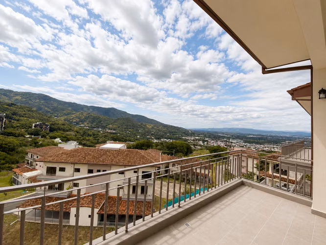 PENTHOUSE EN VENTA EN SANTA ANA, VISTA AL VALLE*