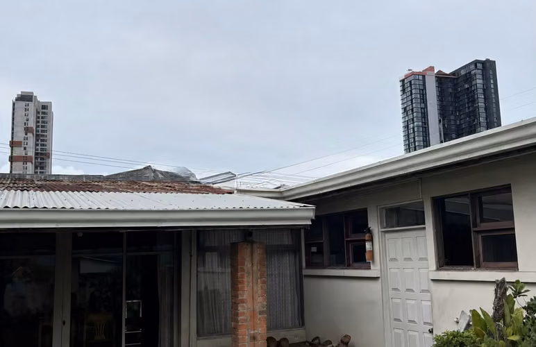 Venta de Casa para Inversión Barrio Francisco Peralta - Imagen 7