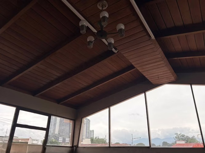 Venta de Casa para Inversión Barrio Francisco Peralta - Imagen 2