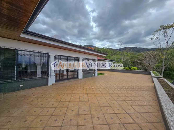 CASA DE UN NIVEL DE 900 M2 Y 3.500 M2 DE LOTE CON VISTAS EN ESCAZU - Imagen 9