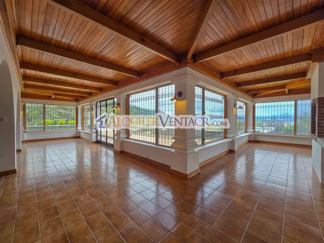 CASA DE UN NIVEL DE 900 M2 Y 3.500 M2 DE LOTE CON VISTAS EN ESCAZU - Imagen 3