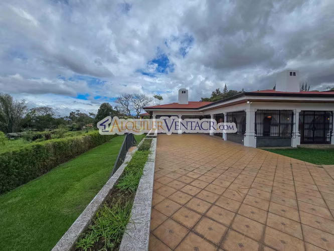 CASA DE UN NIVEL DE 900 M2 Y 3.500 M2 DE LOTE CON VISTAS EN ESCAZU - Imagen 17