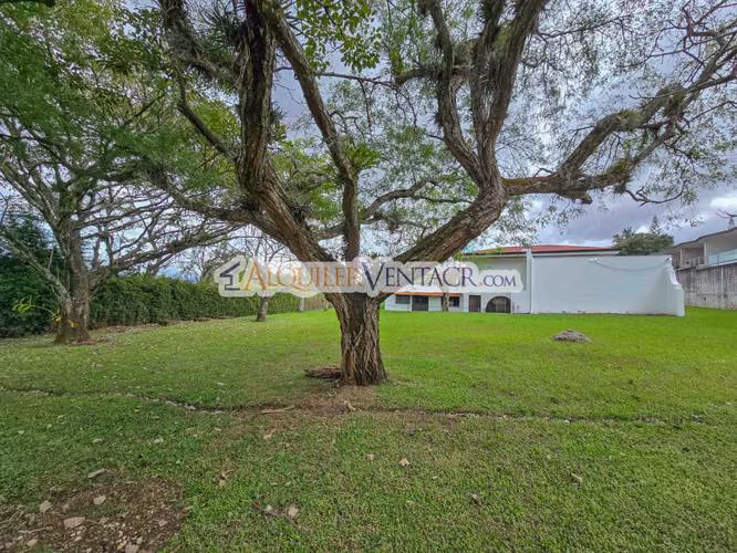 CASA DE UN NIVEL DE 900 M2 Y 3.500 M2 DE LOTE CON VISTAS EN ESCAZU - Imagen 4