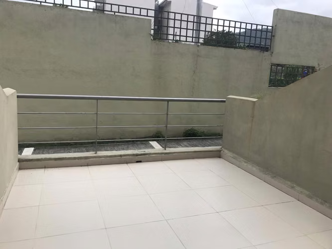 Apartamento tipo suite con terraza y amenidades en Santa Ana