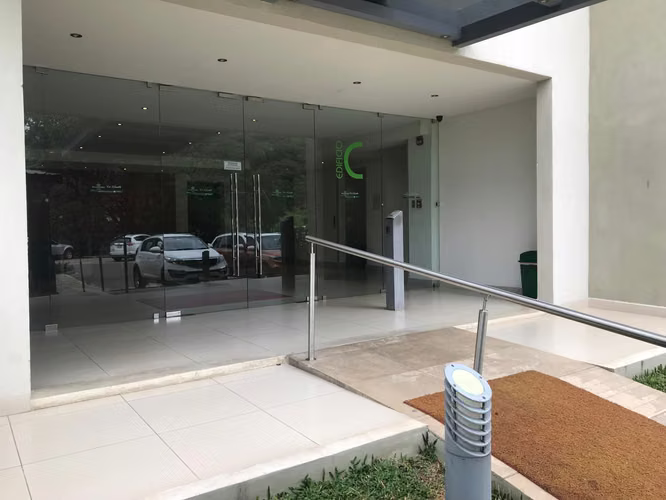 Apartamento tipo suite con terraza y amenidades en Santa Ana