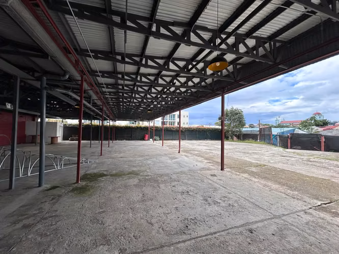 Amplia Bodega para Almacenamiento o Distribución en San Pedro - Imagen 13