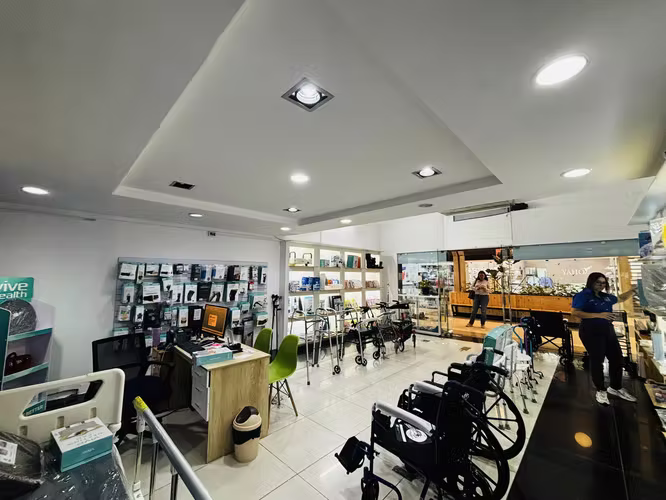Local comercial Curridabat 120m2 Seguridad Parqueo