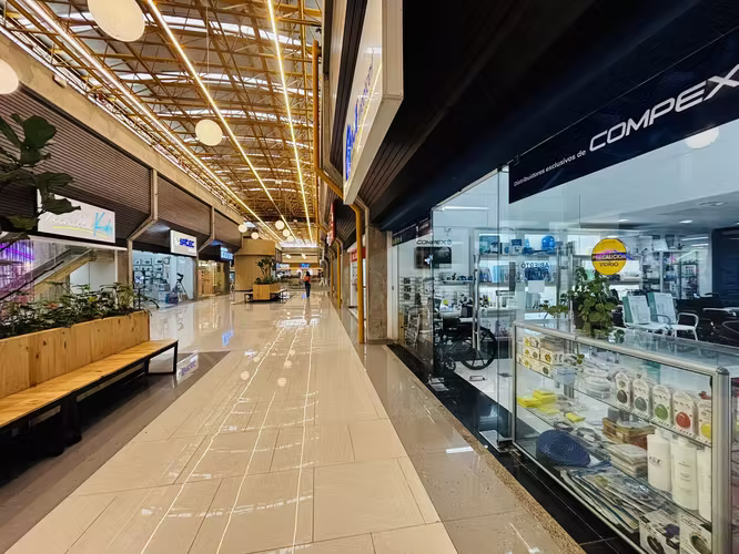 Local comercial Curridabat 120m2 Seguridad Parqueo