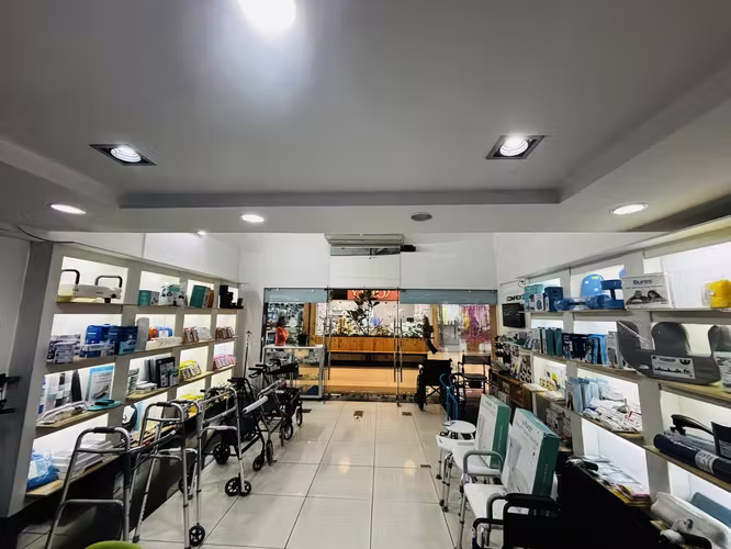 Local comercial Curridabat 120m2 Seguridad Parqueo