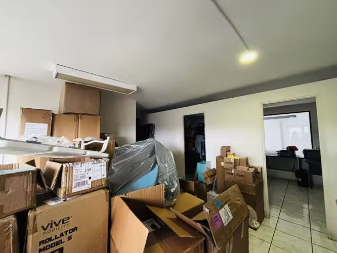 Local comercial Curridabat 120m2 Seguridad Parqueo