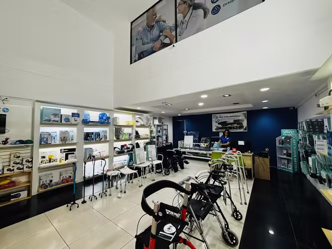 Local comercial Curridabat 120m2 Seguridad Parqueo