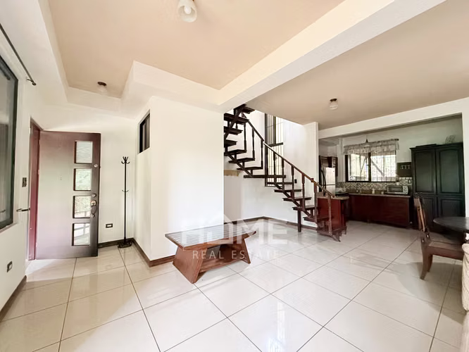 Alquiler de Apartamento de dos Niveles en Pozos de Santa Ana