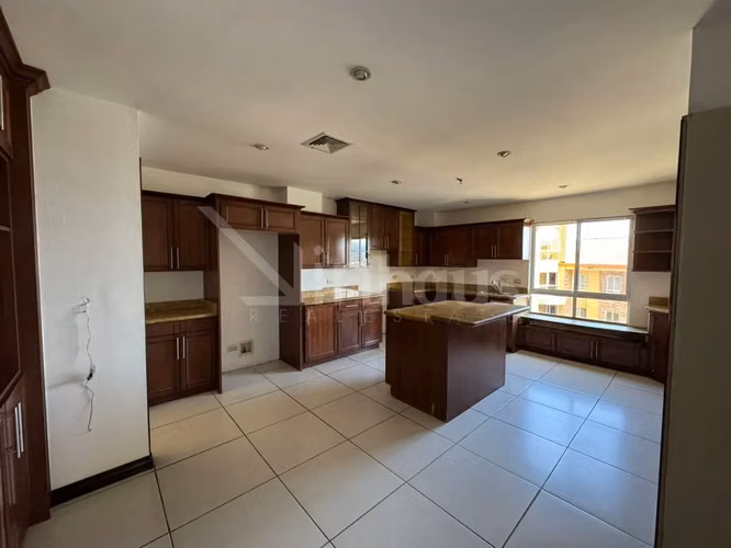 Bien adjudicado Venta de apartamento en Escazú.