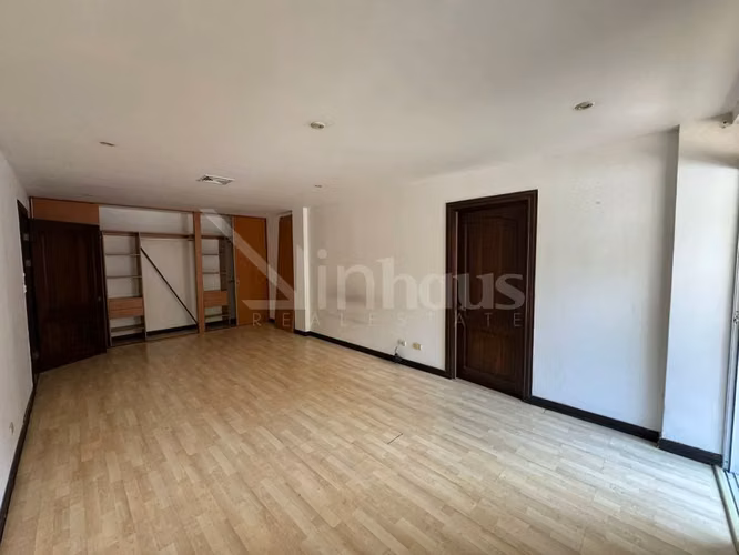 Bien adjudicado Venta de apartamento en Escazú.