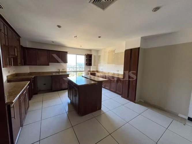 Bien adjudicado Venta de apartamento en Escazú.