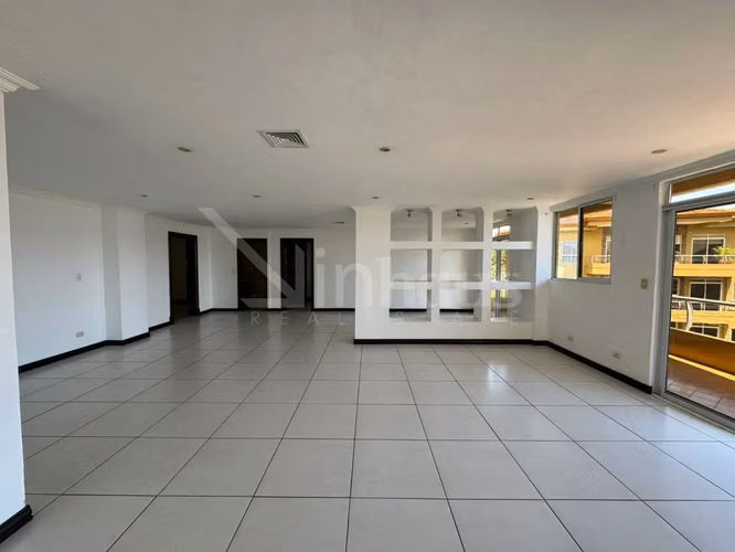 Bien adjudicado Venta de apartamento en Escazú.