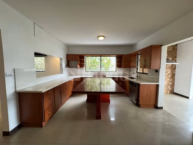 Venta de casa en condominio en Guachipelín, Escazú.