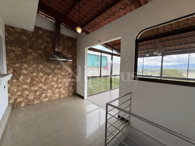Venta de casa en condominio en Guachipelín, Escazú.