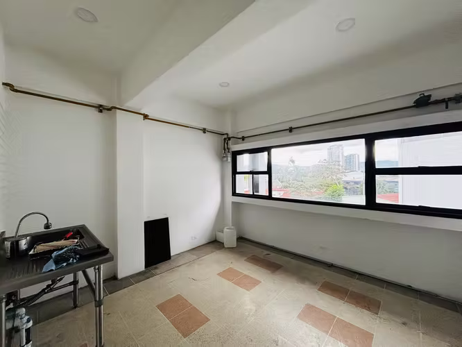 Local comercial 256m2 Barrios Escalante cuarto piso vista