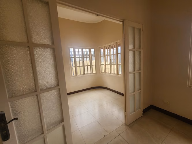 Casa con uso Comercial para Oficinas con 10 parqueos en Barrio Escalante