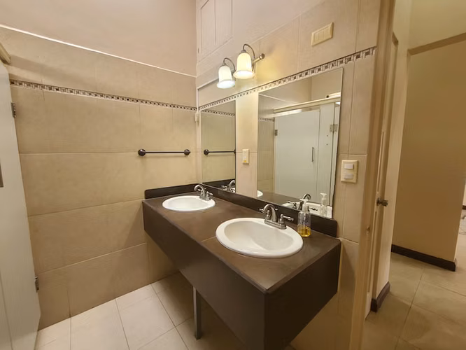 Casa con uso Comercial para Oficinas con 10 parqueos en Barrio Escalante