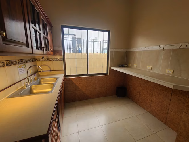 Casa con uso Comercial para Oficinas con 10 parqueos en Barrio Escalante
