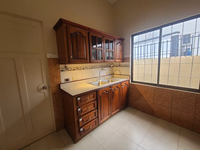 Casa con uso Comercial para Oficinas con 10 parqueos en Barrio Escalante