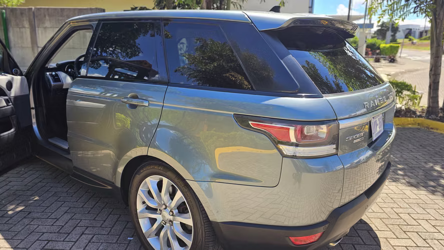 Range Rover Sport HSE 2016 Full Extras – 110,000 km – Cuero Blanco – Techo Panorámico