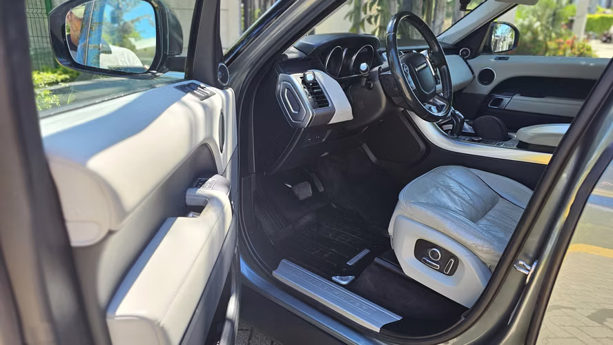 Range Rover Sport HSE 2016 Full Extras – 110,000 km – Cuero Blanco – Techo Panorámico