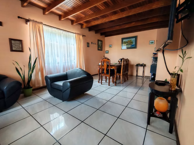 VENTA DE CASA CON APARTAMENTO INDEPENDIENTE EN SAN ANTONIO DE ESCAZÚ - Imagen 4