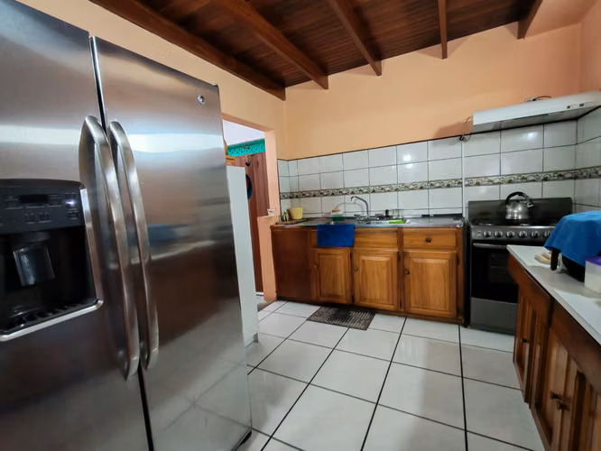 VENTA DE CASA CON APARTAMENTO INDEPENDIENTE EN SAN ANTONIO DE ESCAZÚ - Imagen 2