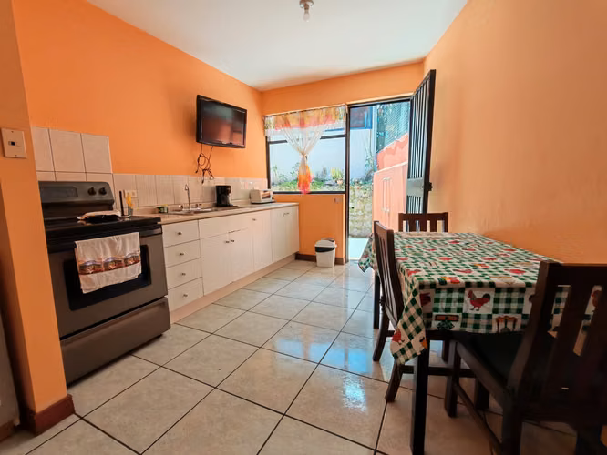 VENTA DE CASA CON APARTAMENTO INDEPENDIENTE EN SAN ANTONIO DE ESCAZÚ - Imagen 3