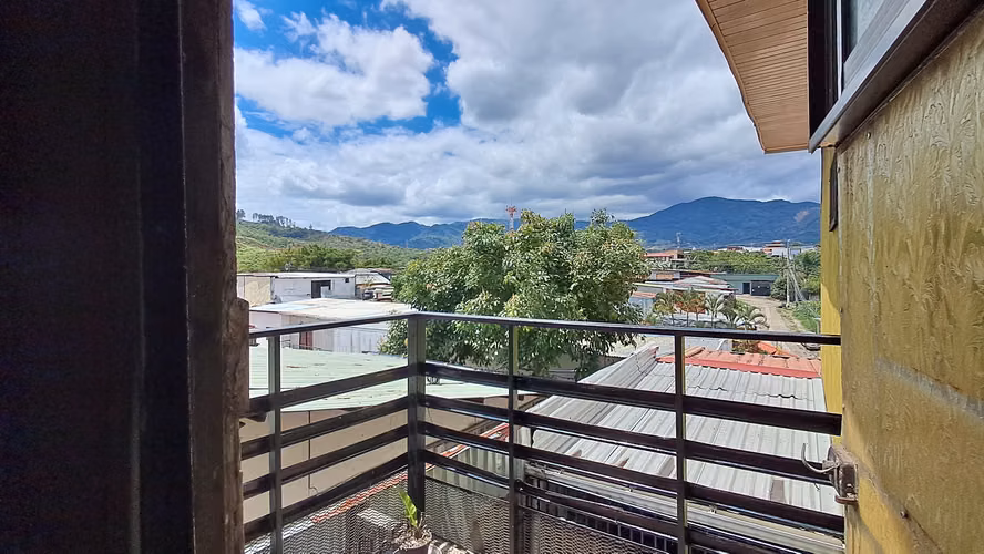 ¡Gigante y Versátil! Casa con Cochera para 5 Carros + Área Multiuso – San Miguel de Desamparados-9
