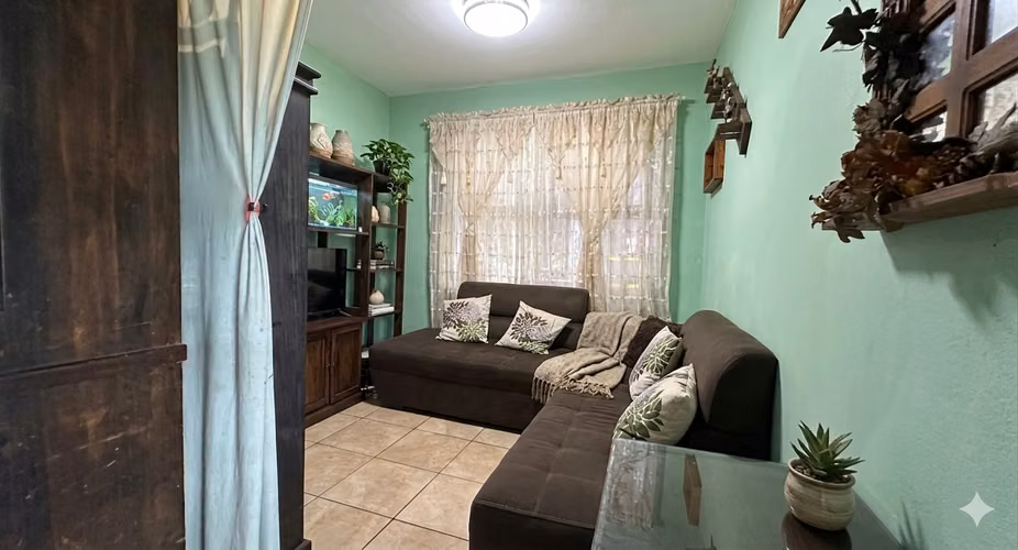 ¡Gigante y Versátil! Casa con Cochera para 5 Carros + Área Multiuso – San Miguel de Desamparados-9