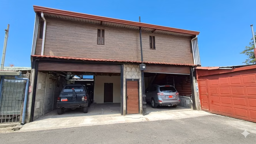 ¡Gigante y Versátil! Casa con Cochera para 5 Carros + Área Multiuso – San Miguel de Desamparados-9