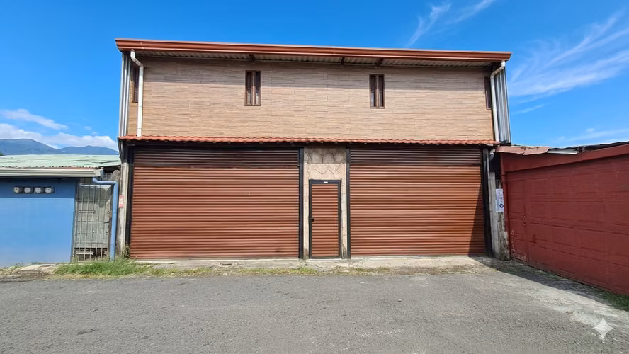 ¡Gigante y Versátil! Casa con Cochera para 5 Carros + Área Multiuso – San Miguel de Desamparados-9