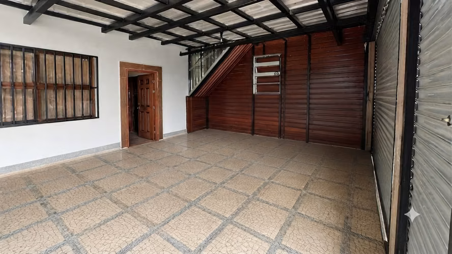 ¡Gigante y Versátil! Casa con Cochera para 5 Carros + Área Multiuso – San Miguel de Desamparados-9