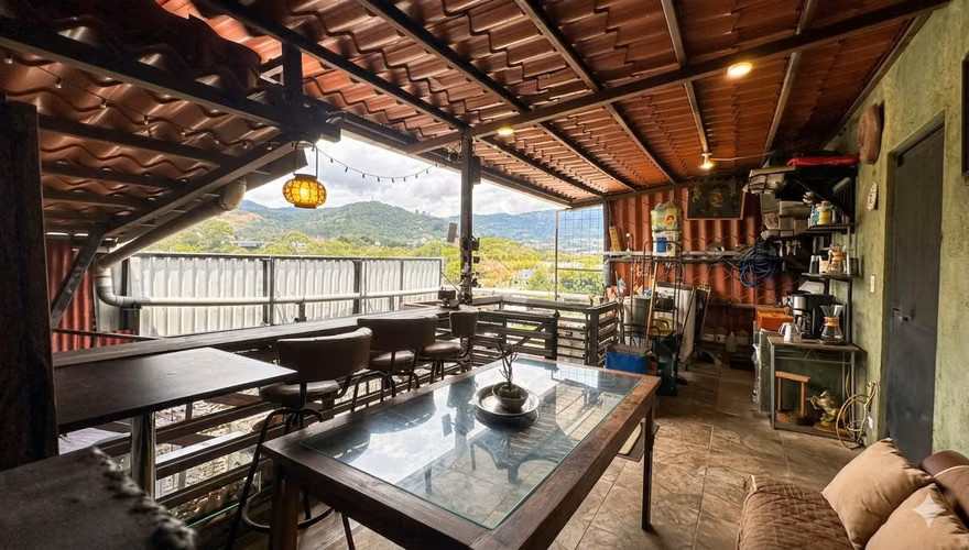 ¡Gigante y Versátil! Casa con Cochera para 5 Carros + Área Multiuso – San Miguel de Desamparados-9