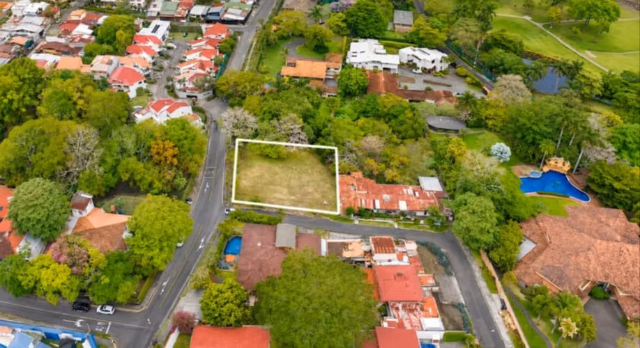 Venta de lote plano con uso de suelo mixto en Escazu - Imagen 7