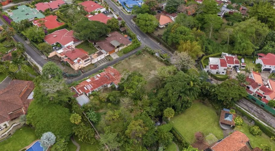 Venta de lote plano con uso de suelo mixto en Escazu - Imagen 10