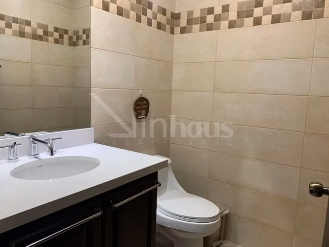 Venta de casa de una planta en condominio en Santa Ana