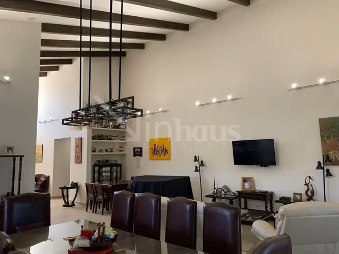 Venta de casa de una planta en condominio en Santa Ana