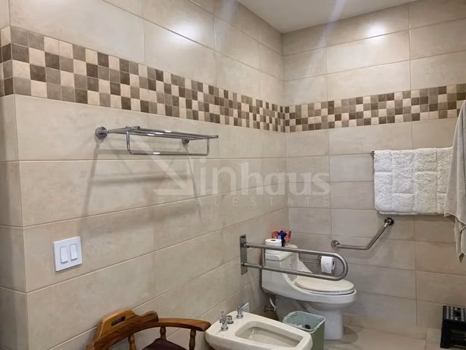 Venta de casa de una planta en condominio en Santa Ana