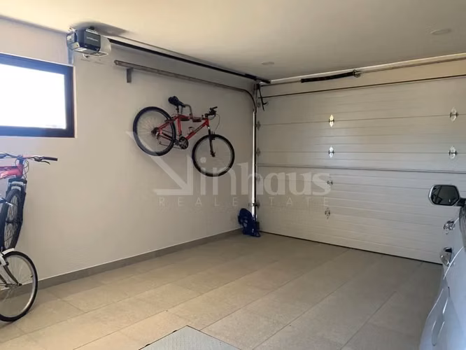 Venta de casa de una planta en condominio en Santa Ana