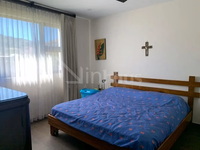 Venta de casa de una planta en condominio en Santa Ana