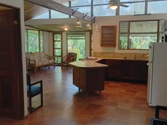 Finca Privada de 15 Acres con Casa de Huéspedes y Bosque Tropical en Venta en Puriscal 27052 - Imagen 4