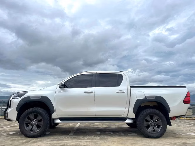 Toyota HILUX SRV