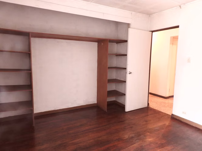 Terreno con Casa para Uso de Suelo Mixto, Residencial y Comercial - Imagen 5