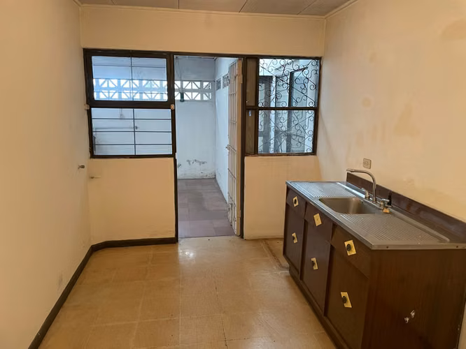 Terreno con Casa para Uso de Suelo Mixto, Residencial y Comercial - Imagen 4
