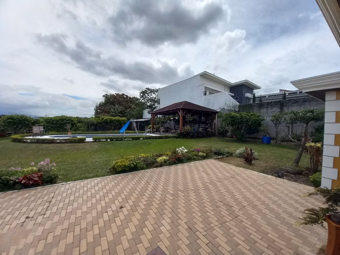 02 / Venta / lote de 3000 mts con casa grande / Uso suelo 8 casas / San Rafael